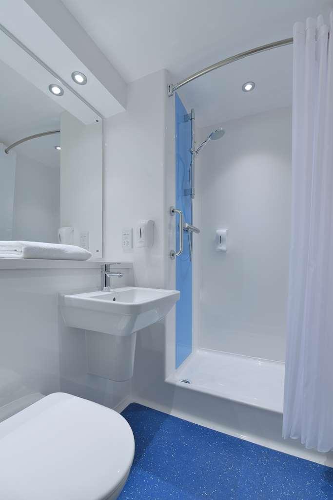 Travelodge Bath Central Екстериор снимка